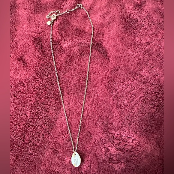 Cute shell on a dainty fine chain - Picture 4 of 4